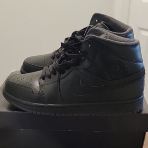 Jordan Men's Black Mid-Top Sneakers